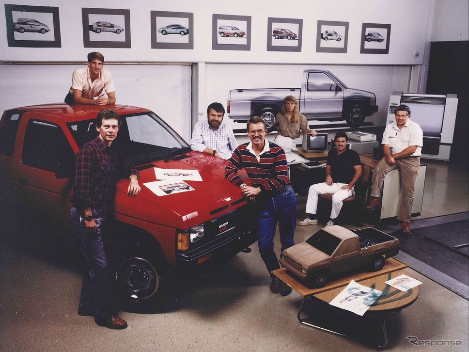 D21型ハードボディのデザインチーム《photo by Nissan》