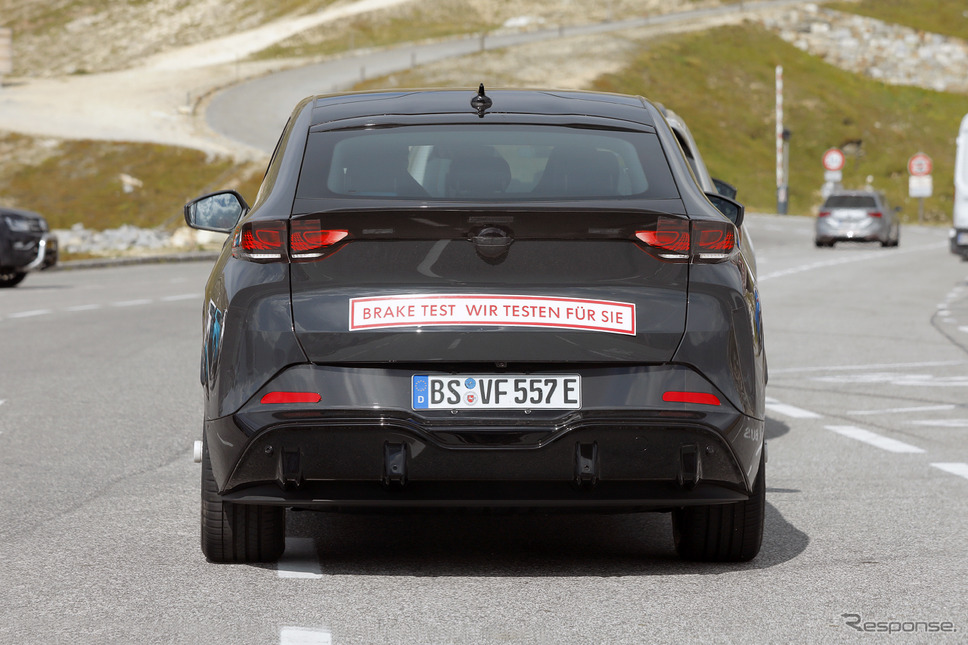 VW 新EVブランドのSUVプロトタイプ(スクープ写真)《APOLLO NEWS SERVICE》