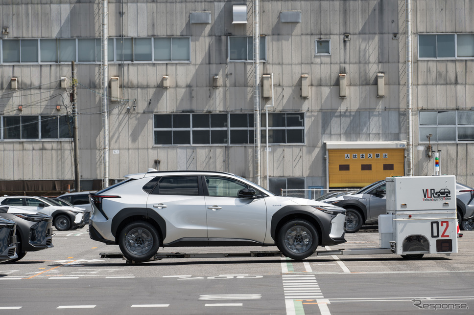 車両搬送ロボットによる物流問題への対応（元町工場）《写真提供 トヨタ自動車》