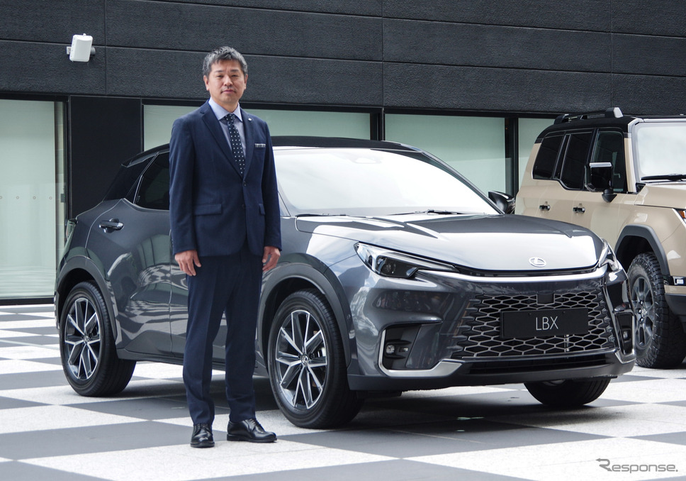 2023年秋以降発売のレクサス LBX と渡辺剛プレジデント《写真撮影 宮崎壮人》