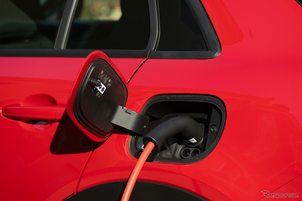 フィアット 600e の「RED」《photo by Fiat》