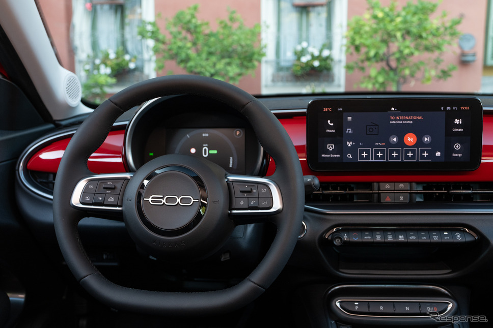 フィアット 600e の「RED」《photo by Fiat》