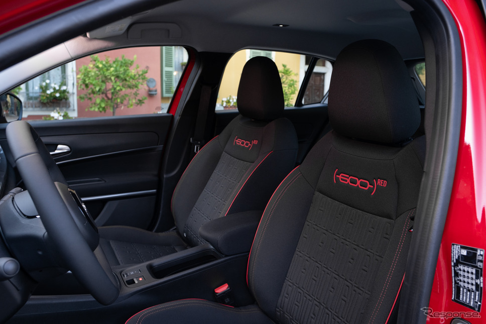 フィアット 600e の「RED」《photo by Fiat》
