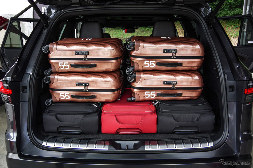 レクサス TXの荷室にはスーツケース7個を搭載可能。開発者こだわりのポイントだ。《写真撮影 宮崎壮人》