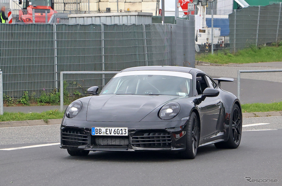 ポルシェ 911 GTSハイブリッド プロトタイプ エアロパッケージ（スクープ写真）《APOLLO NEWS SERVICE》