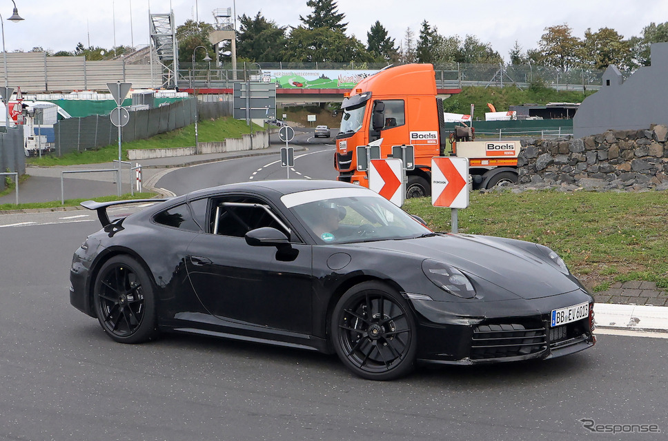 ポルシェ 911 GTSハイブリッド プロトタイプ エアロパッケージ（スクープ写真）《APOLLO NEWS SERVICE》