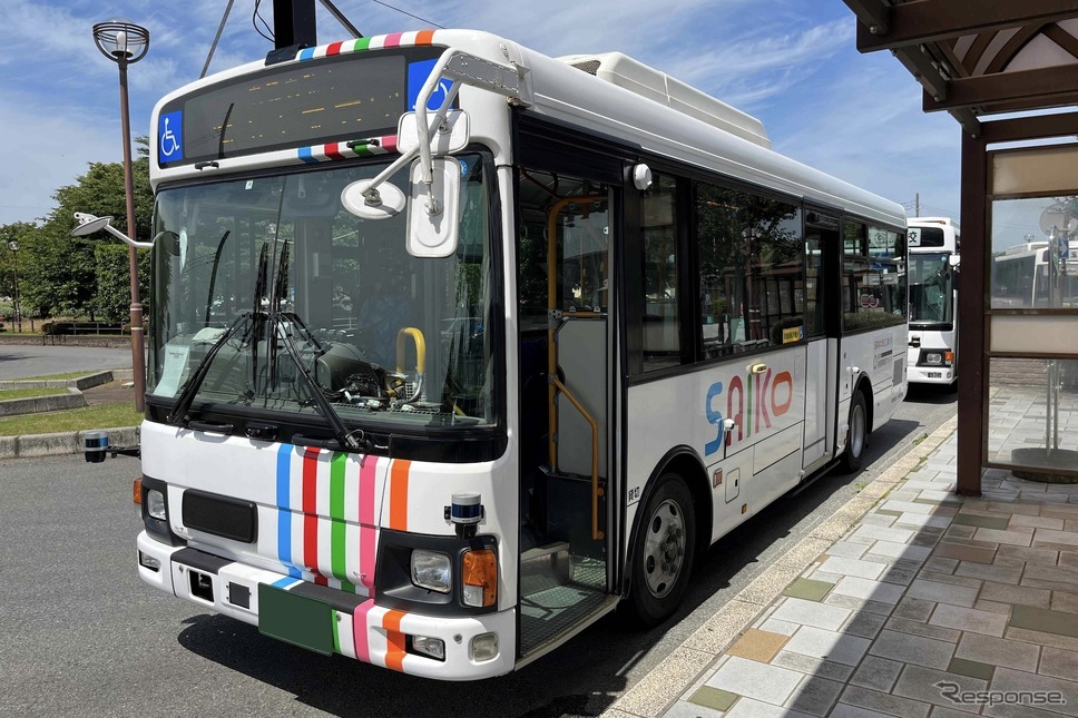 運行する自動運転バス《写真提供 埼玉工業大学》