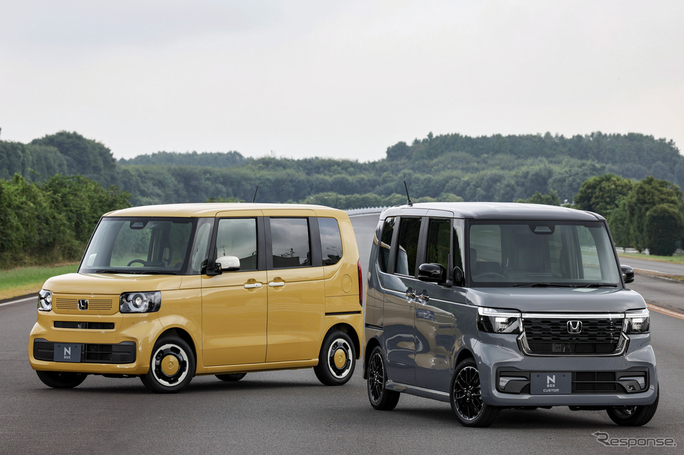 ホンダ N-BOX 新型(左)とN-BOX カスタム 新型(右)《写真提供 ホンダ》