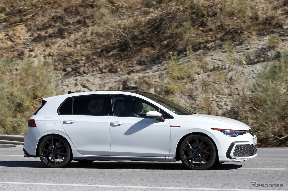 VW ゴルフ GTI 改良新型 プロトタイプ（スクープ写真）《APOLLO NEWS SERVICE》