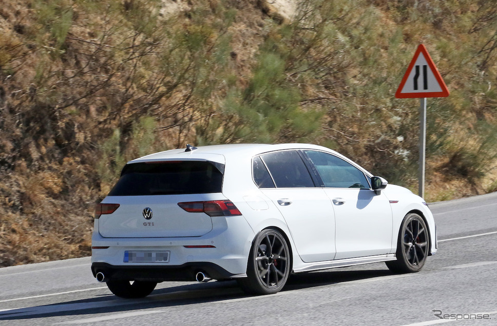 VW ゴルフ GTI 改良新型 プロトタイプ（スクープ写真）《APOLLO NEWS SERVICE》