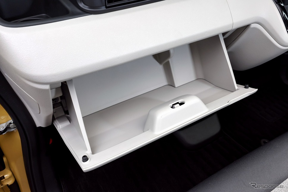 ホンダ N-BOX 新型(オータムイエロー・パール)《写真提供 ホンダ》