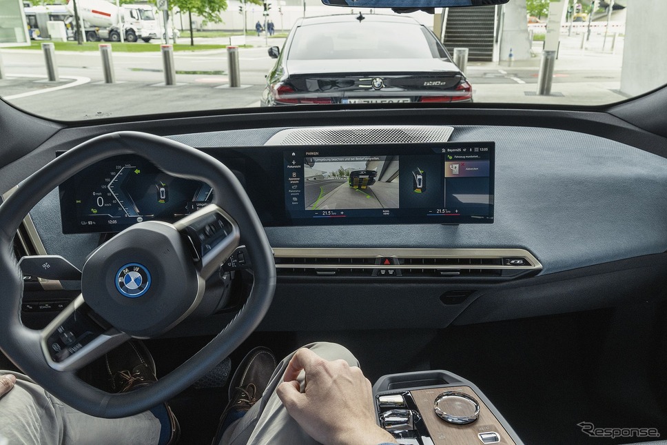 BMW iX の「パーキング・アシスト・プロフェッショナル」《photo by BMW》