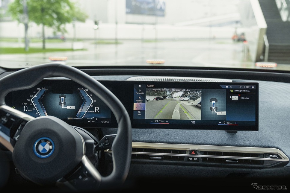 BMW iX の「パーキング・アシスト・プロフェッショナル」《photo by BMW》