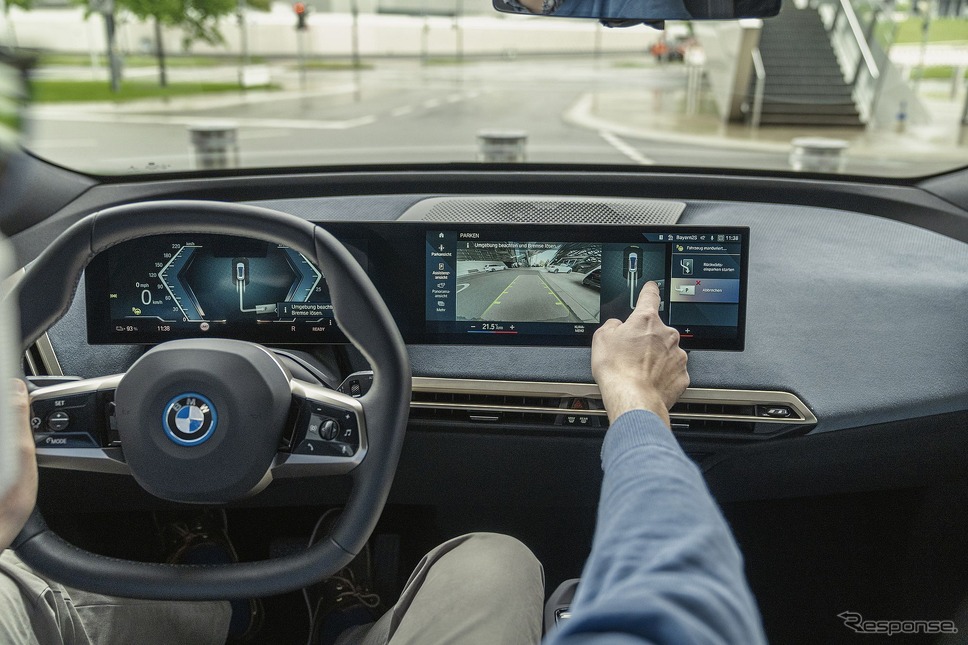 BMW iX の「パーキング・アシスト・プロフェッショナル」《photo by BMW》