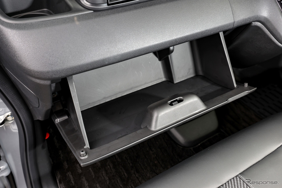 ホンダ N-BOXカスタム 新型《写真提供 ホンダ》