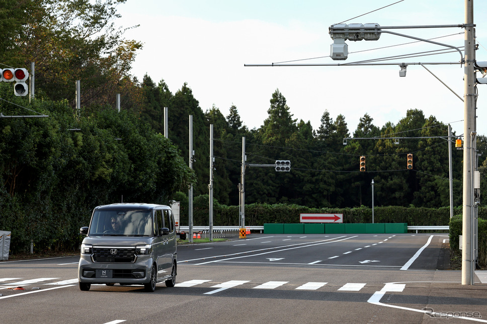 ホンダ N-BOXカスタム 新型《写真提供 ホンダ》