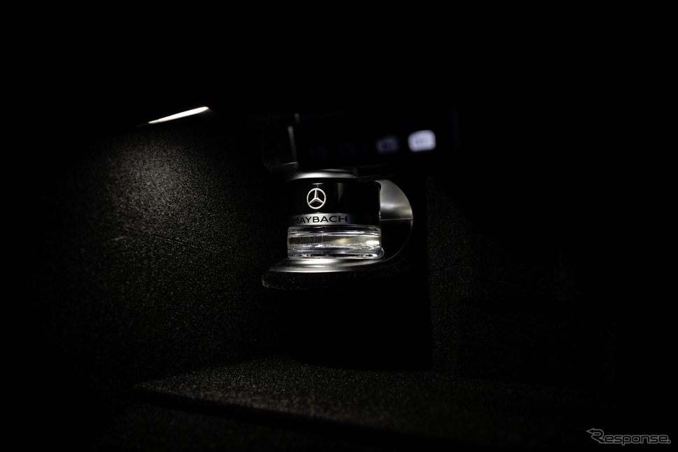 メルセデスマイバッハ EQS SUV の「ナイトシリーズ」《photo by Mercedes-Benz》