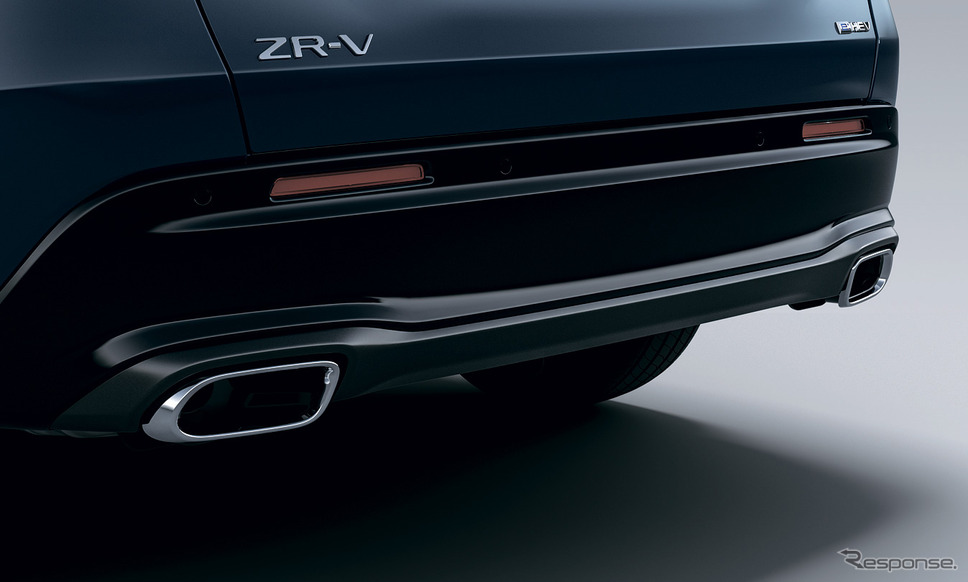 ホンダ ZR-V ブラックスタイル リアバンパーロア―ガーニッシュ《写真提供：本田技研工業》