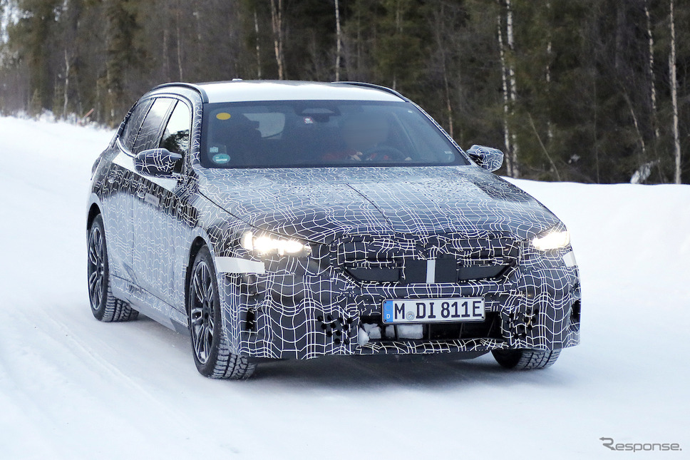 BMW 5シリーズツーリング 次期型プロトタイプ(スクープ写真)《APOLLO NEWS SERVICE》