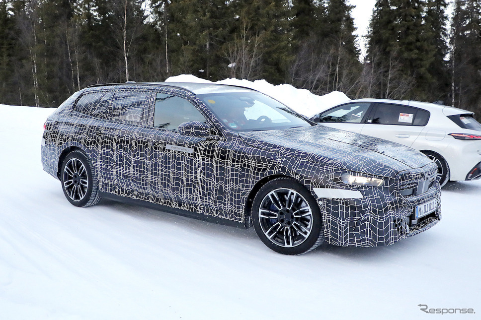 BMW 5シリーズツーリング 次期型プロトタイプ(スクープ写真)《APOLLO NEWS SERVICE》
