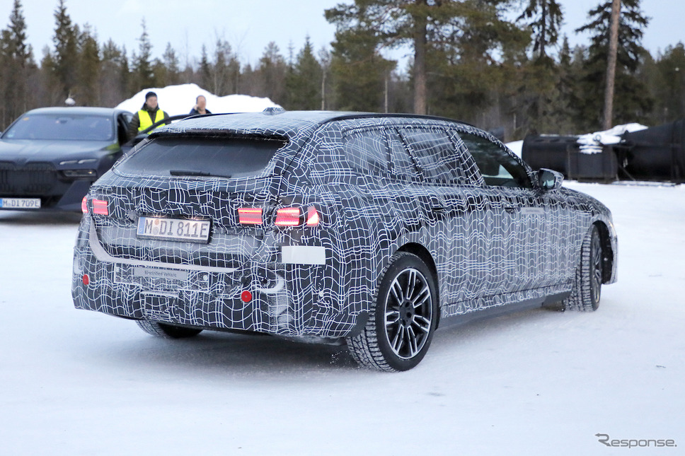BMW 5シリーズツーリング 次期型プロトタイプ(スクープ写真)《APOLLO NEWS SERVICE》