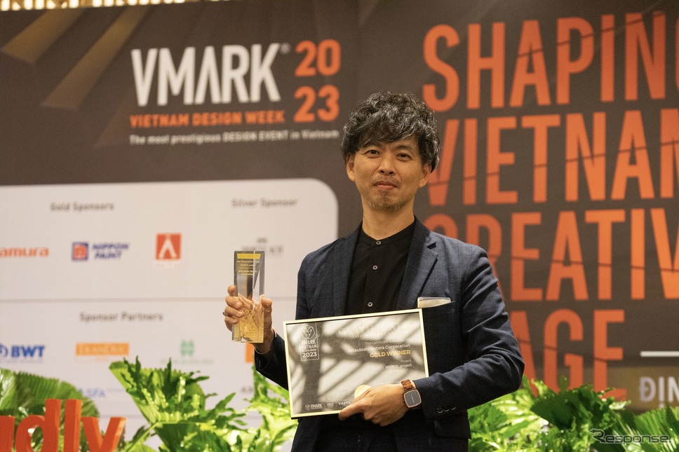 三菱エクスフォースがVMARKベトナム・デザイン・アワード2023の「ベスト・トランスポーテーション・デザイン」カテゴリーで金賞：秋田直輝プログラム・デザイン・ダイレクター《写真提供 三菱自動車》