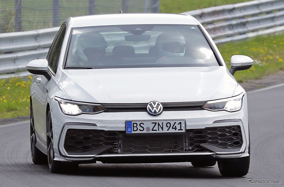 VW ゴルフ GTI 改良新型プロトタイプ(スクープ写真)《APOLLO NEWS SERVICE》