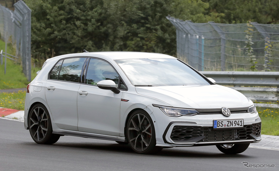 VW ゴルフ GTI 改良新型プロトタイプ(スクープ写真)《APOLLO NEWS SERVICE》