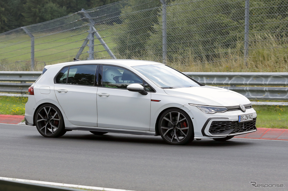 VW ゴルフ GTI 改良新型プロトタイプ(スクープ写真)《APOLLO NEWS SERVICE》