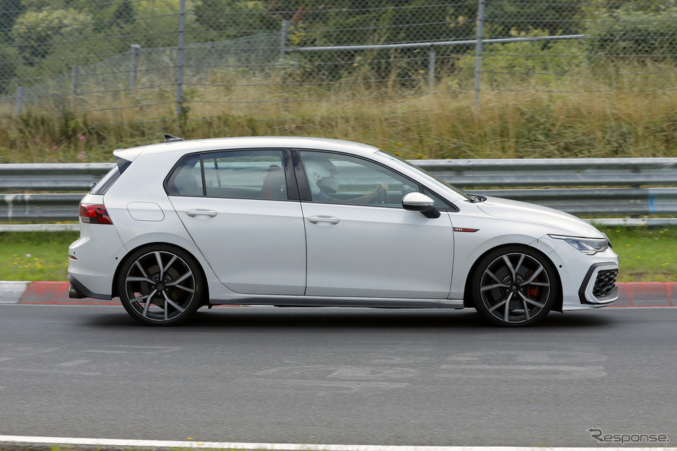 VW ゴルフ GTI 改良新型プロトタイプ(スクープ写真)《APOLLO NEWS SERVICE》
