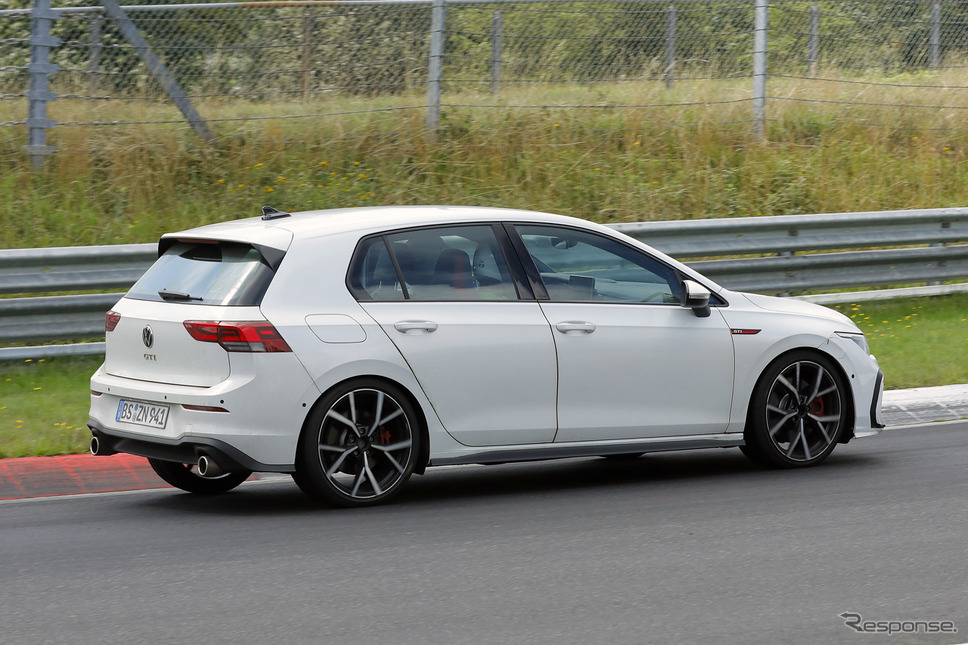 VW ゴルフ GTI 改良新型プロトタイプ(スクープ写真)《APOLLO NEWS SERVICE》