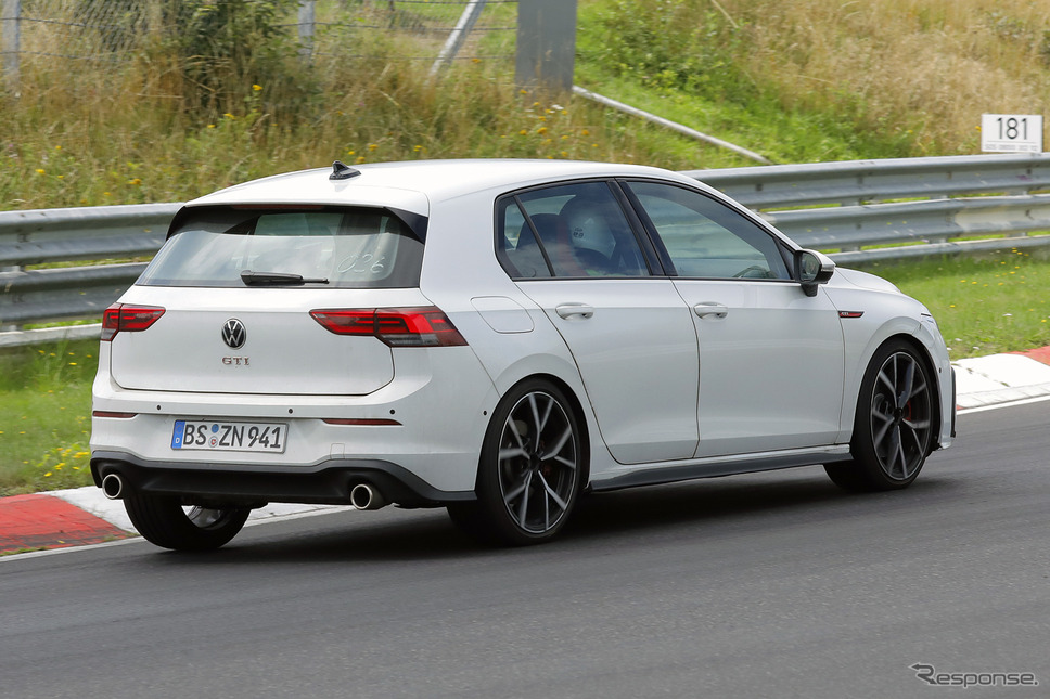 VW ゴルフ GTI 改良新型プロトタイプ(スクープ写真)《APOLLO NEWS SERVICE》