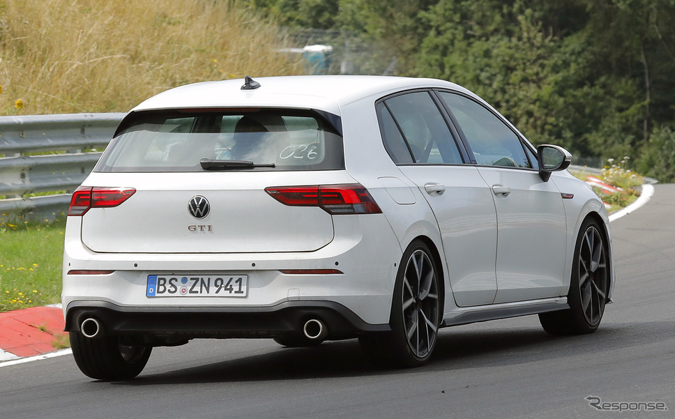 VW ゴルフ GTI 改良新型プロトタイプ(スクープ写真)《APOLLO NEWS SERVICE》