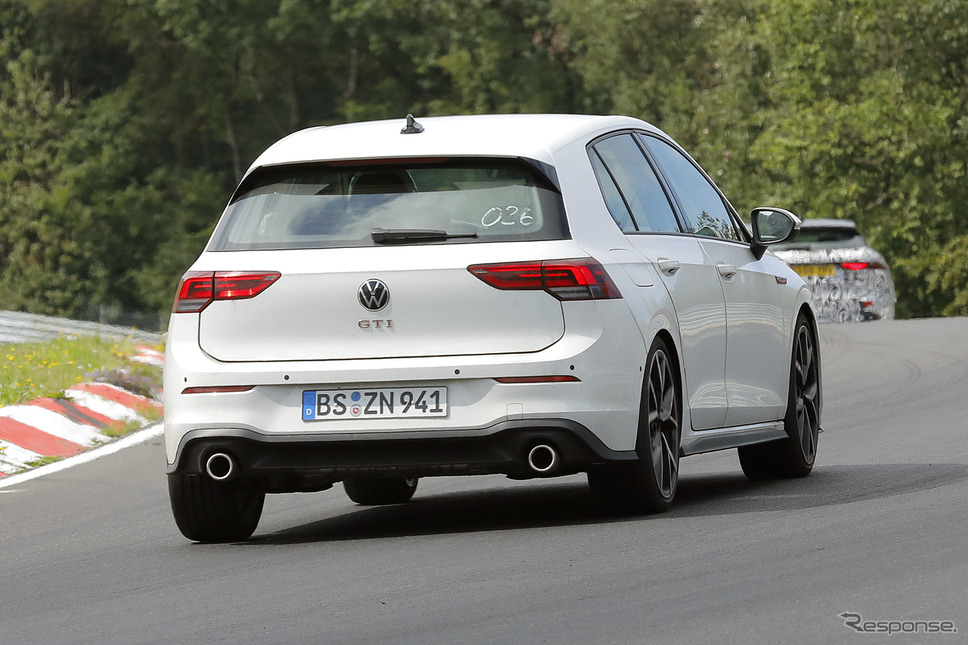 VW ゴルフ GTI 改良新型プロトタイプ(スクープ写真)《APOLLO NEWS SERVICE》