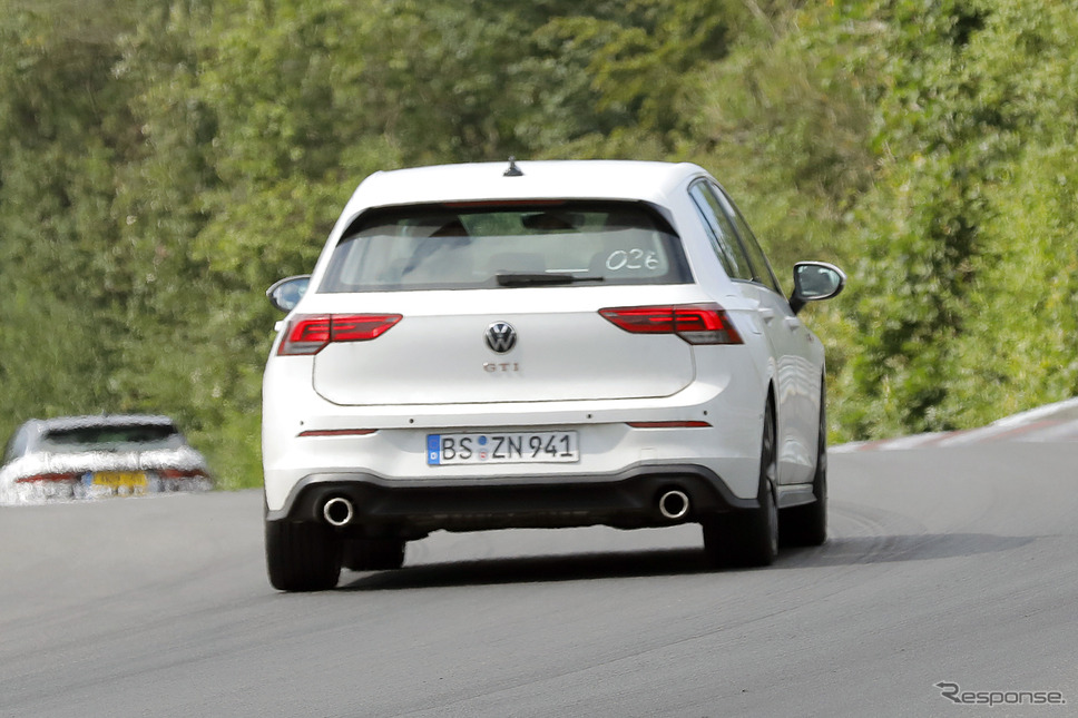 VW ゴルフ GTI 改良新型プロトタイプ(スクープ写真)《APOLLO NEWS SERVICE》