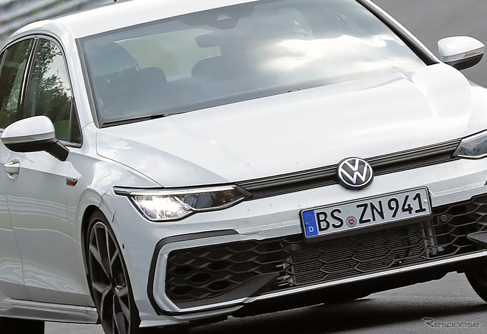 VW ゴルフ GTI 改良新型プロトタイプ(スクープ写真)《APOLLO NEWS SERVICE》