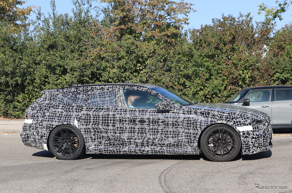 BMW M5ツーリング プロトタイプ(スクープ写真)《APOLLO NEWS SERVICE》