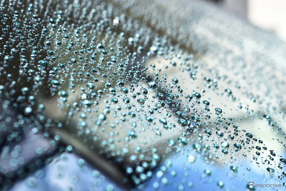 台風や秋雨に備える! ガラス撥水剤の必要性と効果とは?〜Weeklyメンテナンス〜《写真提供 写真AC》
