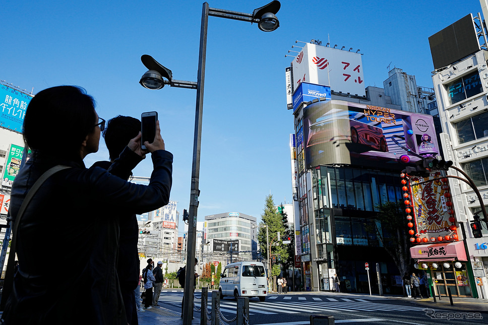 クロス新宿ビジョン《写真提供:日産自動車》