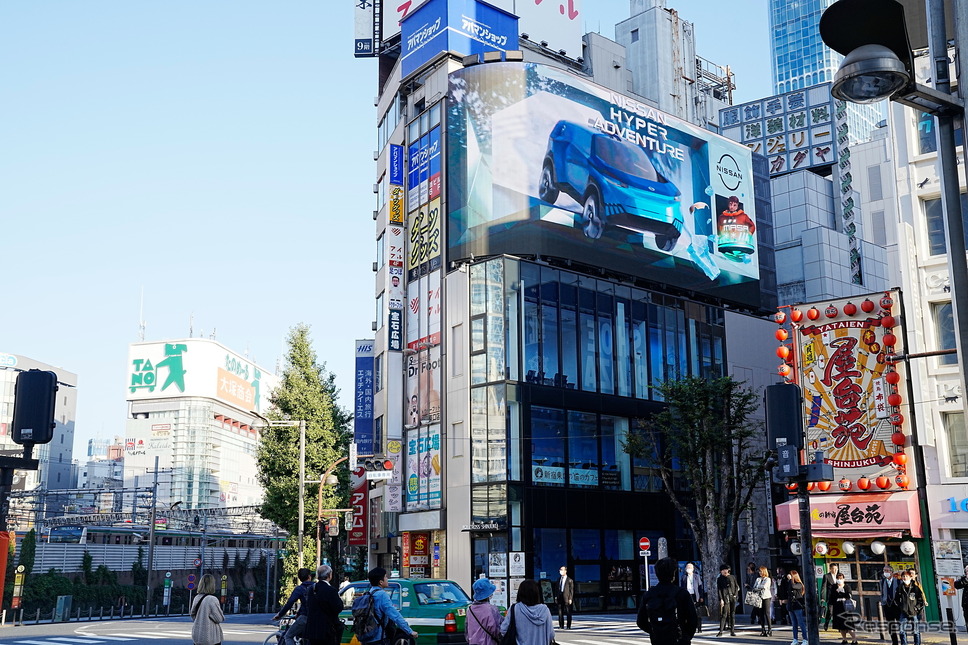 クロス新宿ビジョン《写真提供:日産自動車》