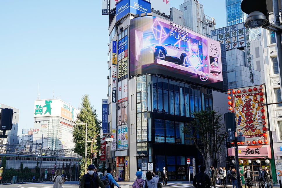 クロス新宿ビジョン《写真提供:日産自動車》