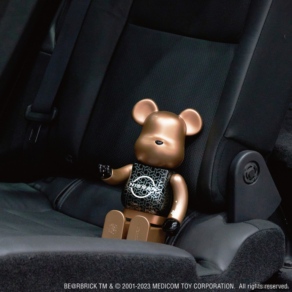 NISSAN 90周年記念 BE@RBRICK 100% & 400%《写真提供:日産自動車》