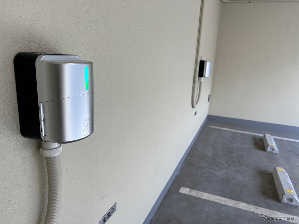 クレイシア板橋本町の駐車場に設置した充電器《写真提供 テラモーターズ》