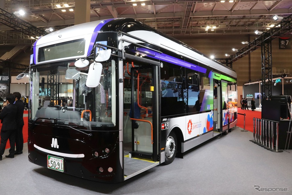 ジャパンモビリティショー:EVモーターズのEV路線バス《写真撮影 中尾真二》