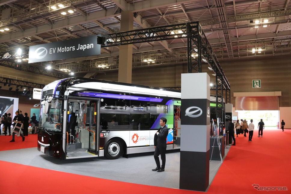 ジャパンモビリティショー:EVモーターズのEV路線バス《写真撮影 中尾真二》