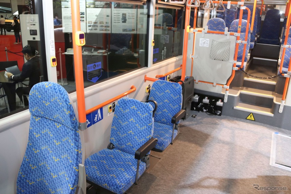 ジャパンモビリティショー:EVモーターズのEV路線バス《写真撮影 中尾真二》