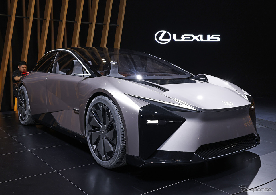レクサス LF-ZC(ジャパンモビリティショー2023)《写真撮影 郡大二郎》