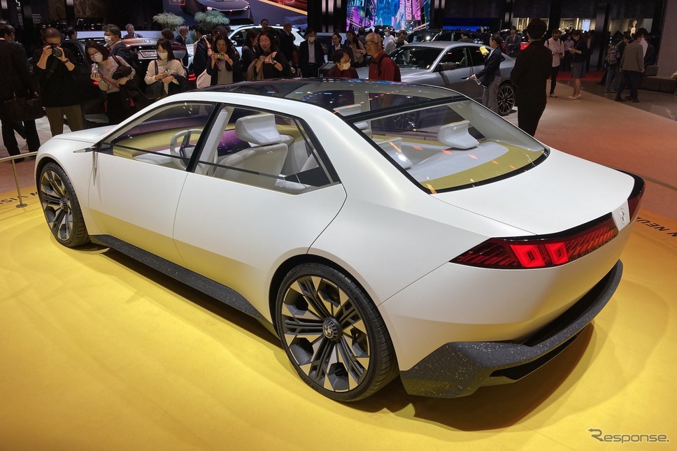 BMW ヴィジョン・ノイエ・クラッセ(ジャパンモビリティショー2023)《写真撮影 高木啓》