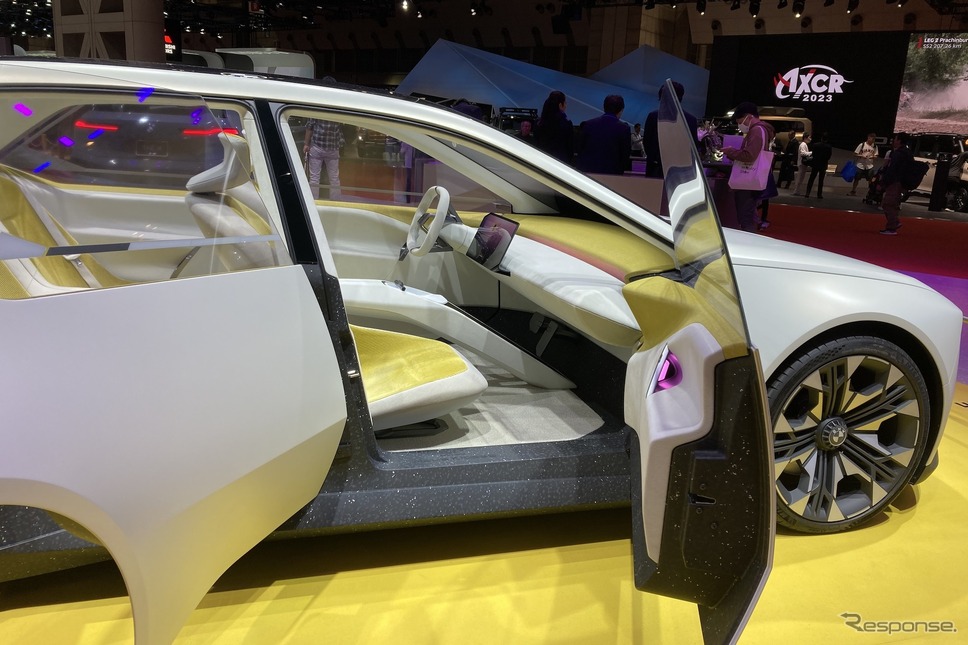 BMW ヴィジョン・ノイエ・クラッセ(ジャパンモビリティショー2023)《写真撮影 高木啓》