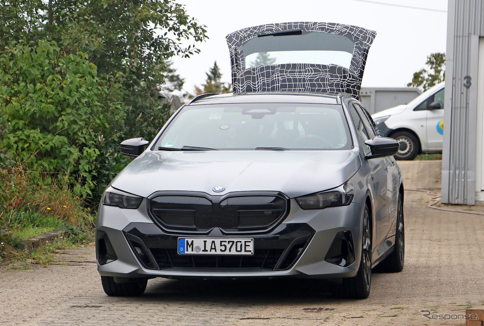 BMW i5ツーリング M60 xDrive プロトタイプ（スクープ写真）《APOLLO NEWS SERVICE》